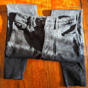 Girls skinny jeans, a pair